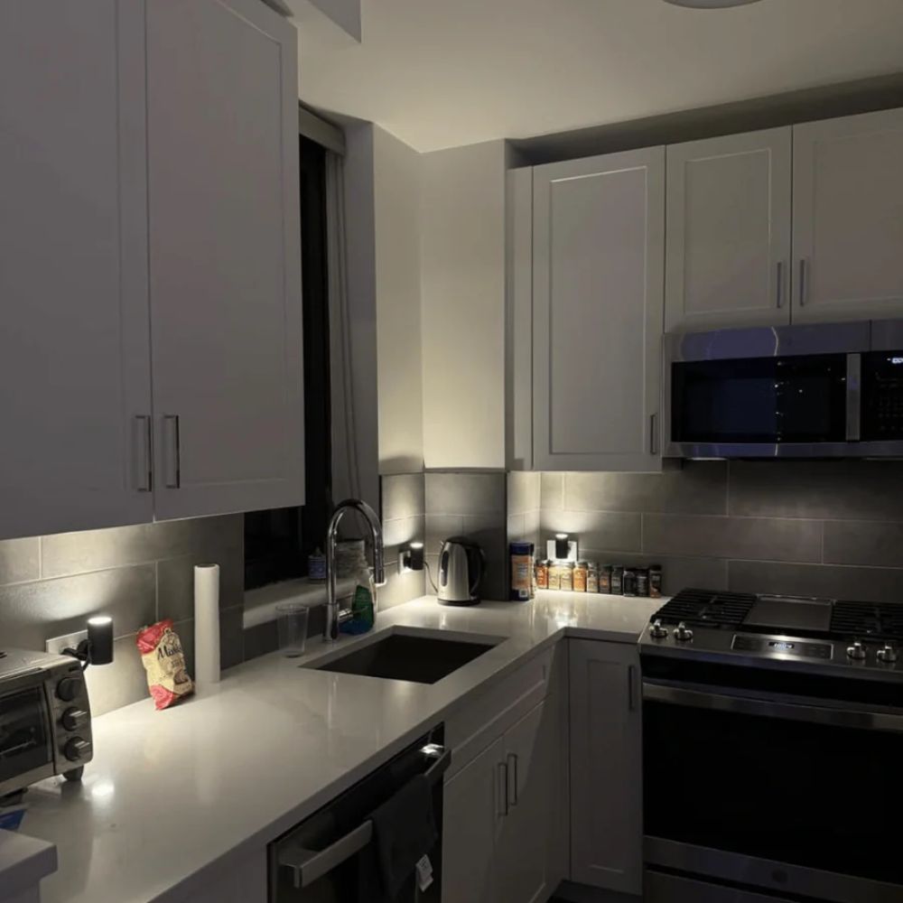 Alora - Trådlös Vägguttags Lampa